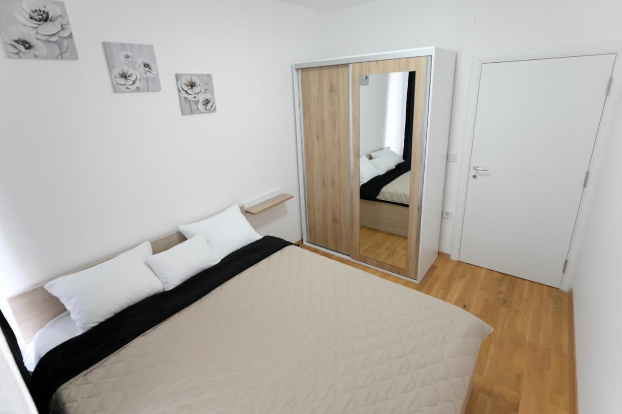 Porta Apartment Skopje Buitenkant foto